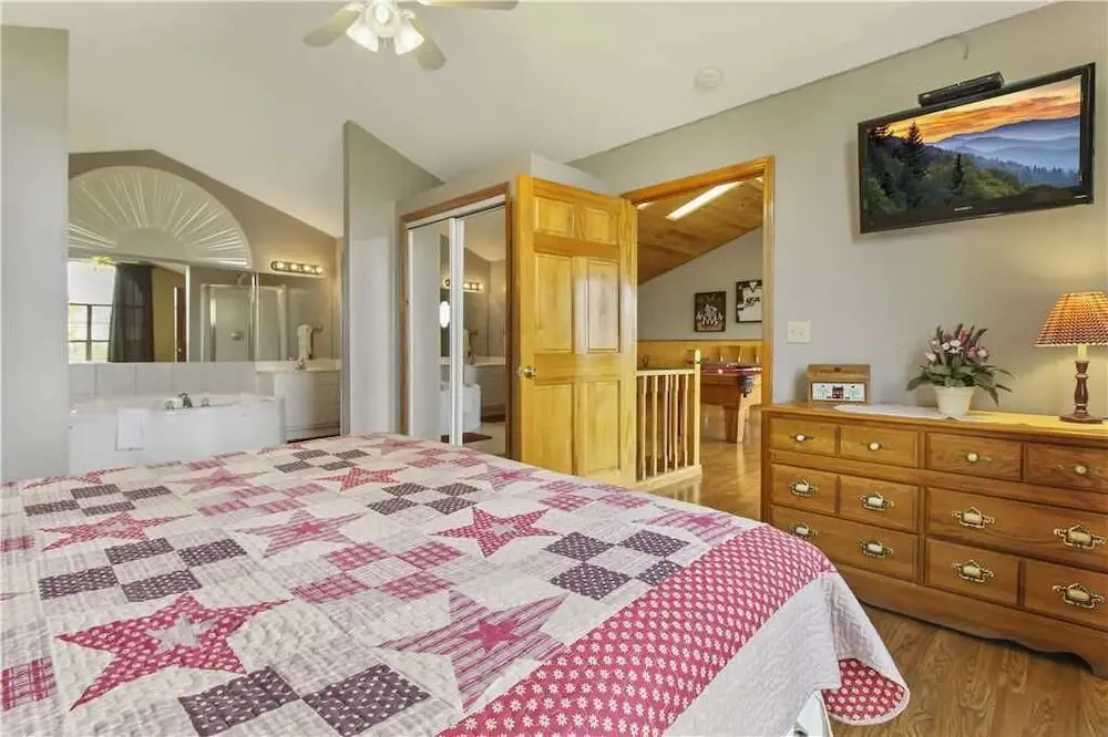 Autumn Leaves - Four Bedroom Cabin