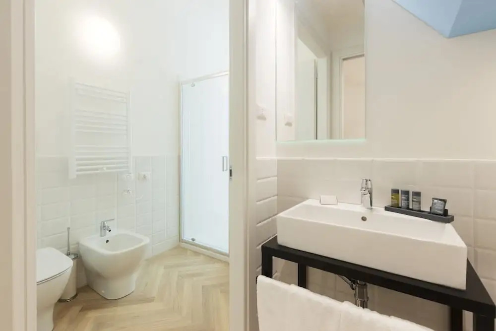 Metropolitan Suites