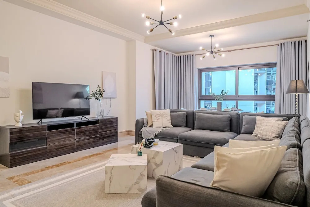 Fairmont South Residence 412
