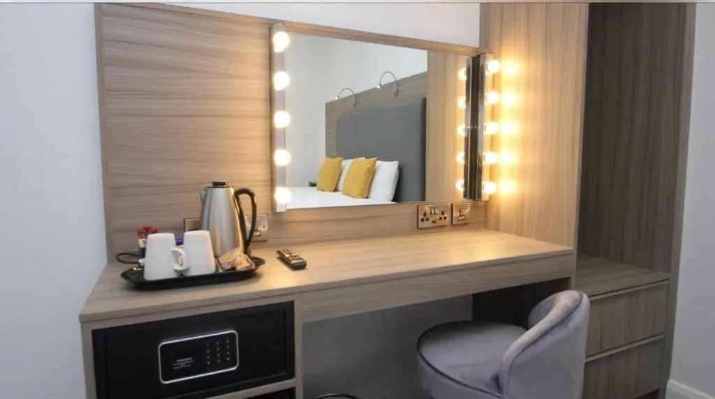 Guest Rooms @ 128