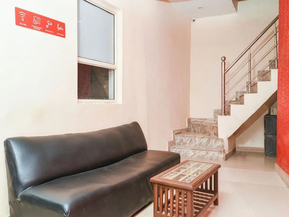 Oyo 15664 Airport Zone