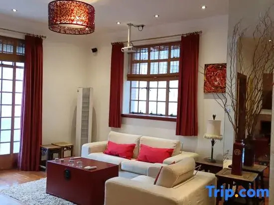 Lingdong Journey Homestay (Huaihai Middle Road)