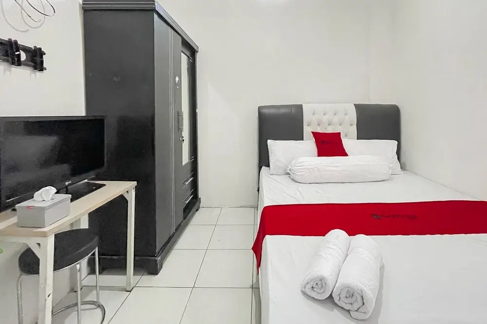RedDoorz Near Karawang Central Plaza