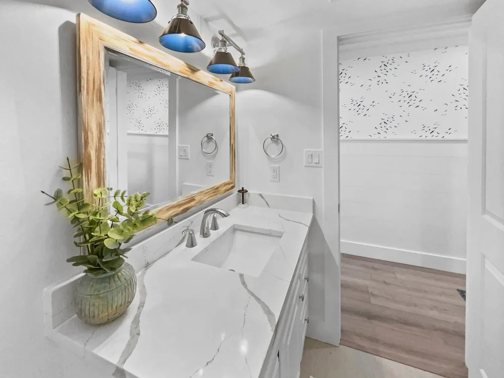 Endless Waves -208 ES - 1 Br condo by RedAwning
