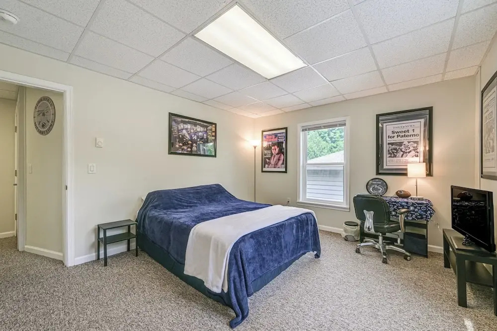 State College Apartment: Walk to Beaver Stadium