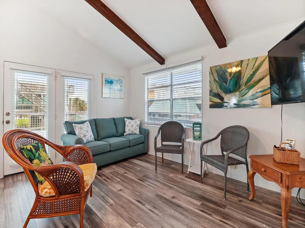 Peggy's Hideaway by Ryson Vacation Rentals
