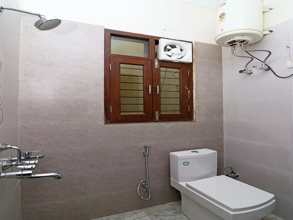 OYO 15736 Little Residency
