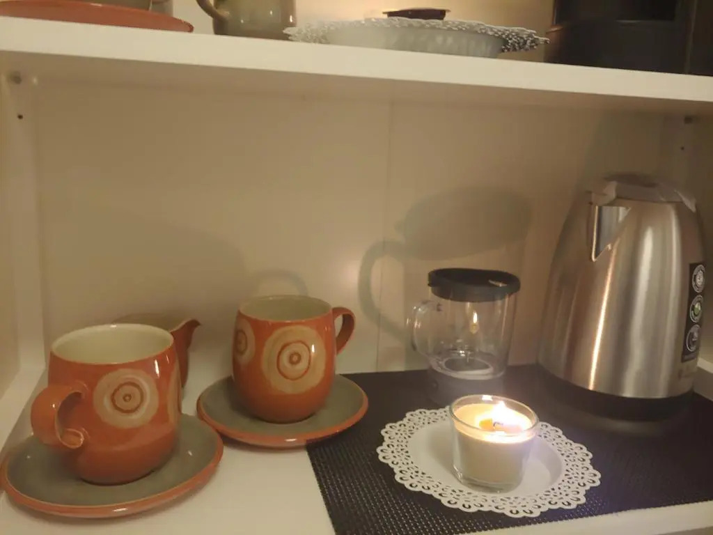 TINY ROOM