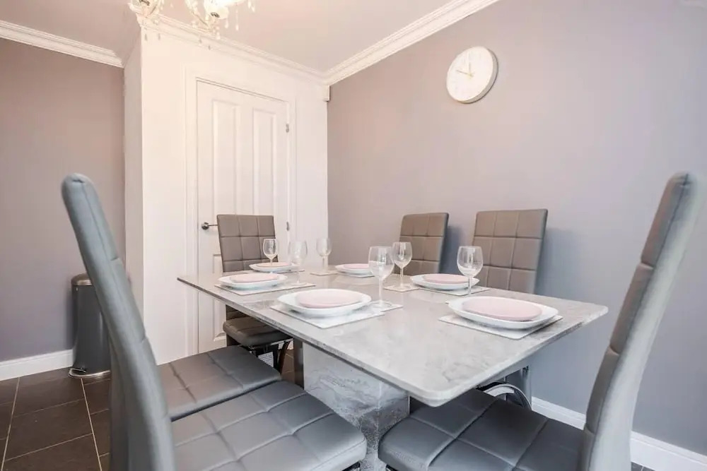 tms Cheerful 5bdr House! Thurrock! Free Parking!