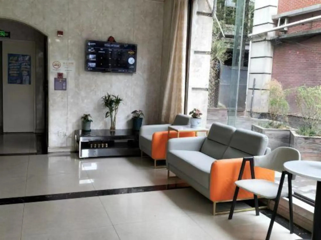 99 Preferred Hotel (Shanghai Film Park Chedun Station Branch)