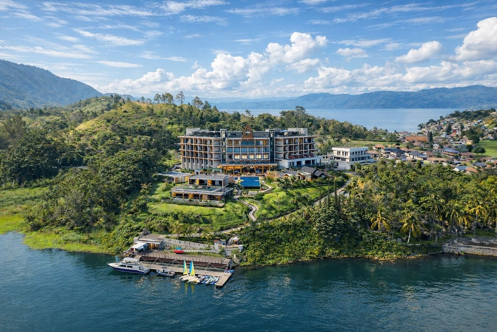 Marianna Resort And Convention Tuktuk - Samosir, Marclan Collection