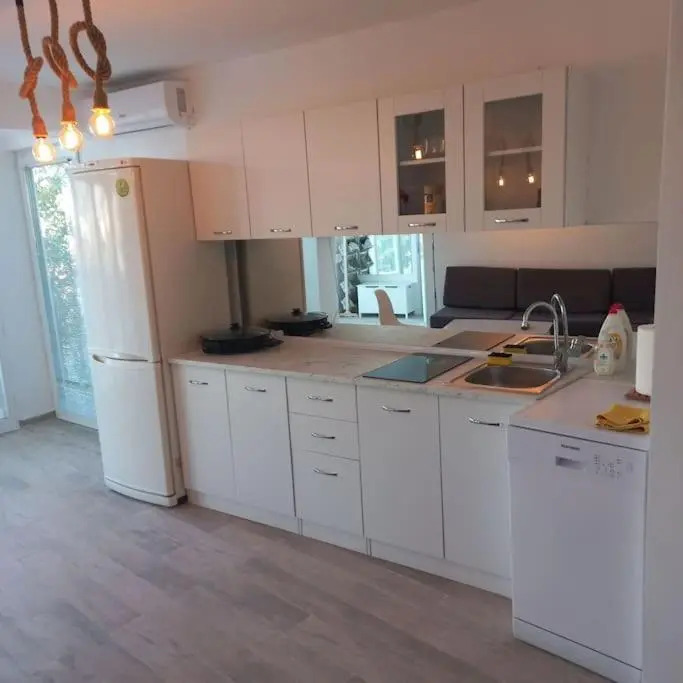 Lovely 1- bedroom condo close to downtown
