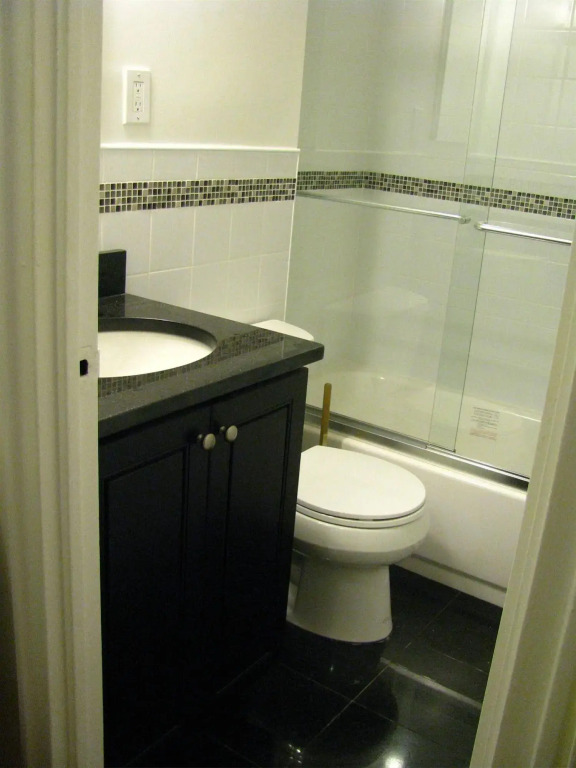 Midtown East 1BR with Private Balcony DR 26