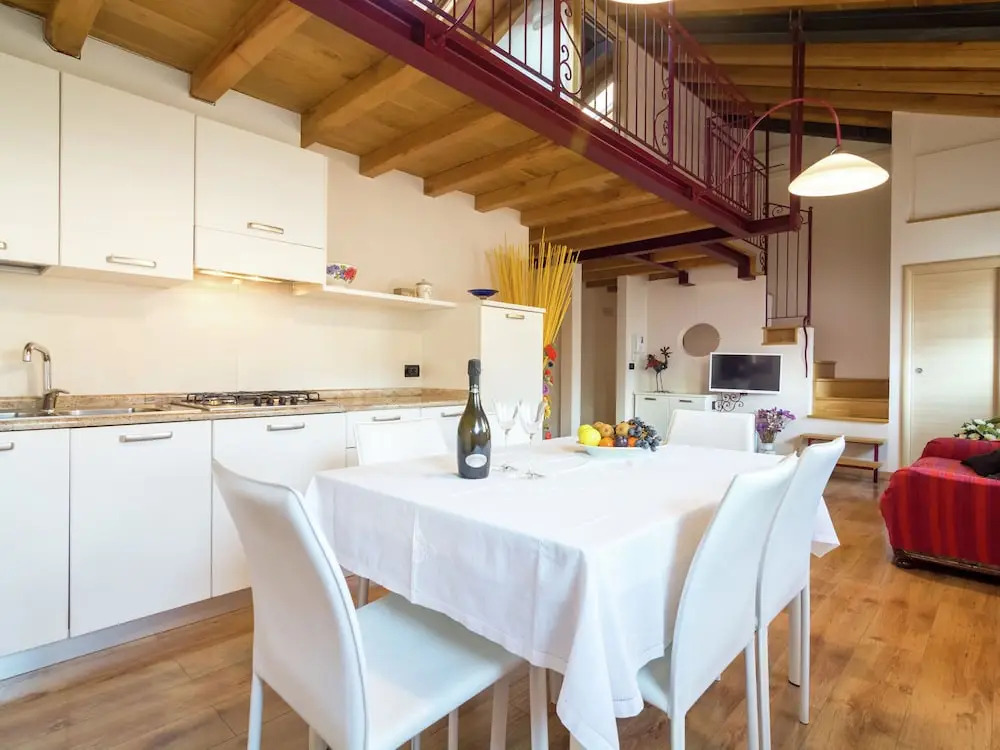 Adorable Apartment in Miane by the Lake