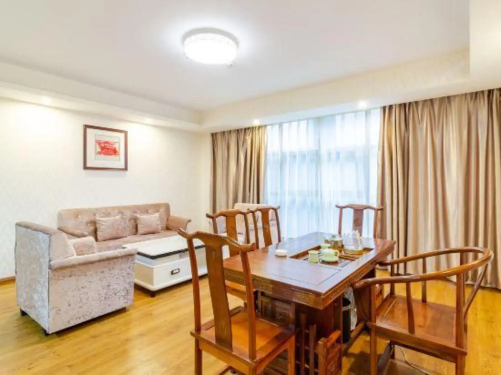 Avis International Hotel