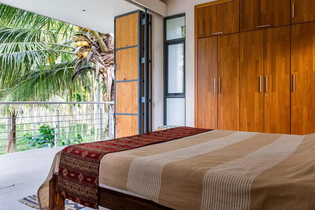Daveys Townhouse by VEO, StayVista - 3BHK Pet-Friendly Villa with EV Station