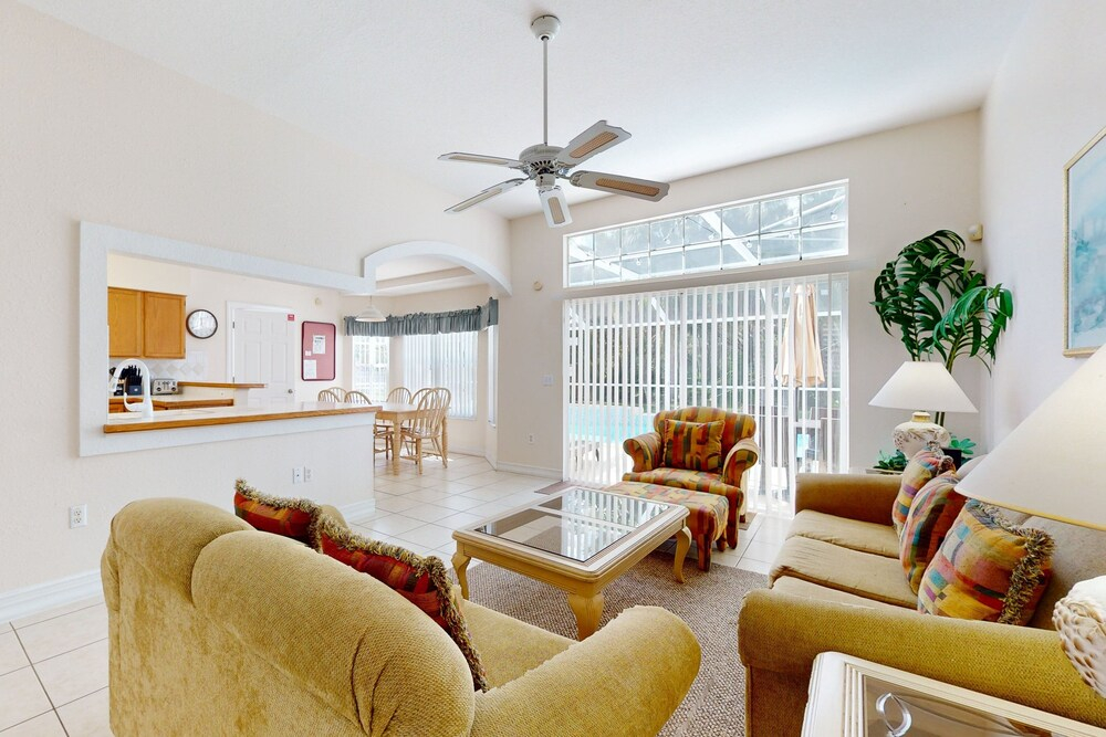 Easy-to-reach Home With Private Screened Pool, Lanai, & AC - Snowbird-friendly