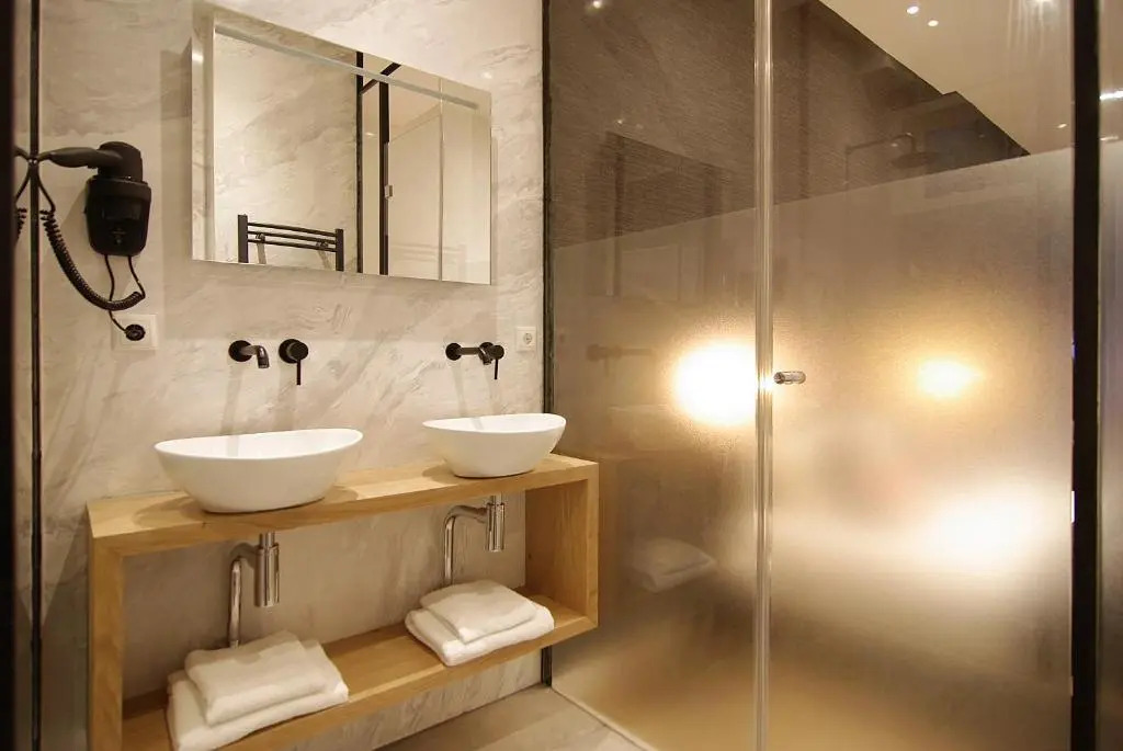 The Canal Bridge Suites