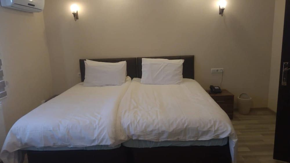 Ikarus Hotel