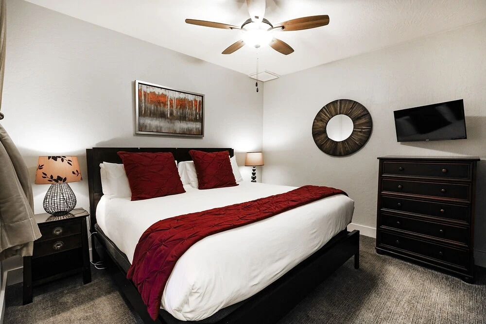 Woodside Haus 3 Bedroom Home by RedAwning