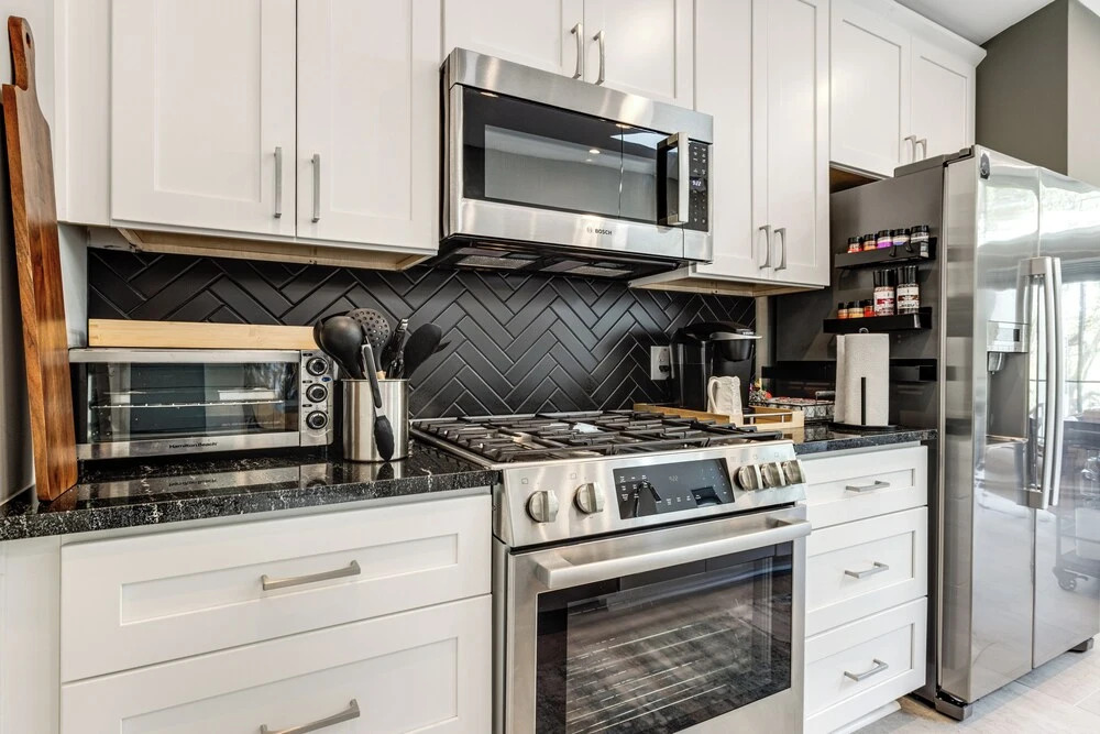 Modern Home w/ Hot Tub in Austin, Pets Welcome