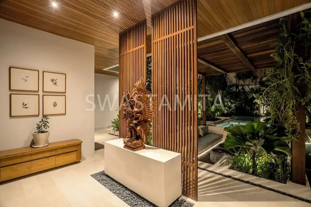Brand new Luxury 5 br villa 200m to Brawah Beach