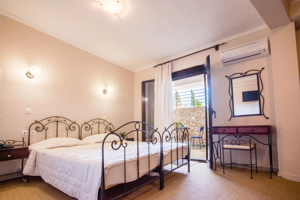 Nepheli Hotel