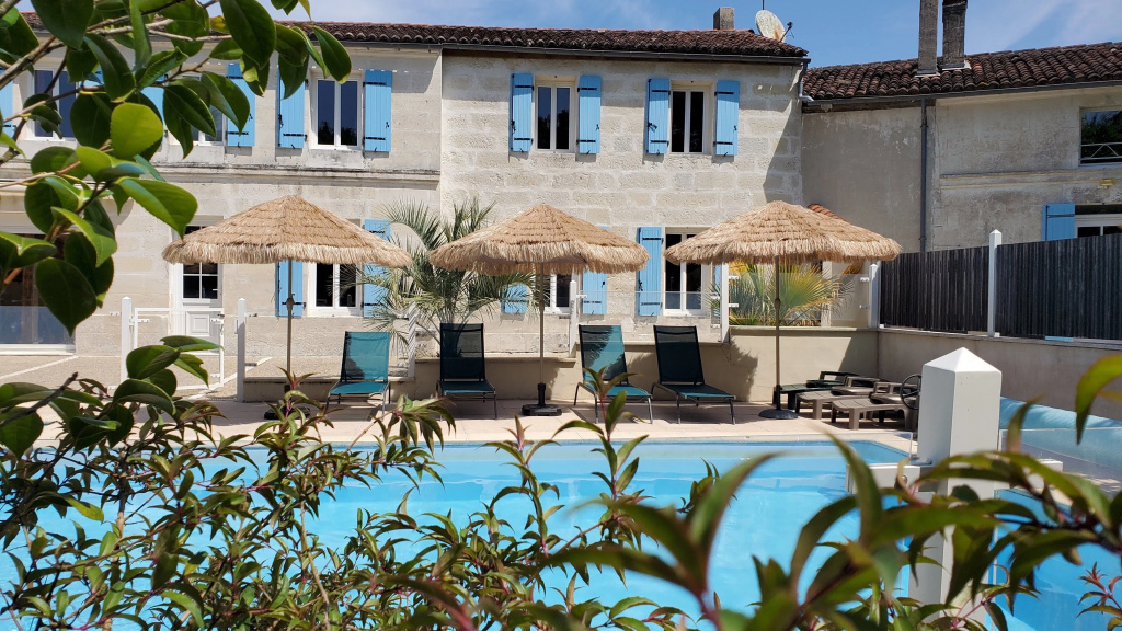 Appart Nature LESCALE - Saintes - Calme, Piscine, Parking, Terrasse