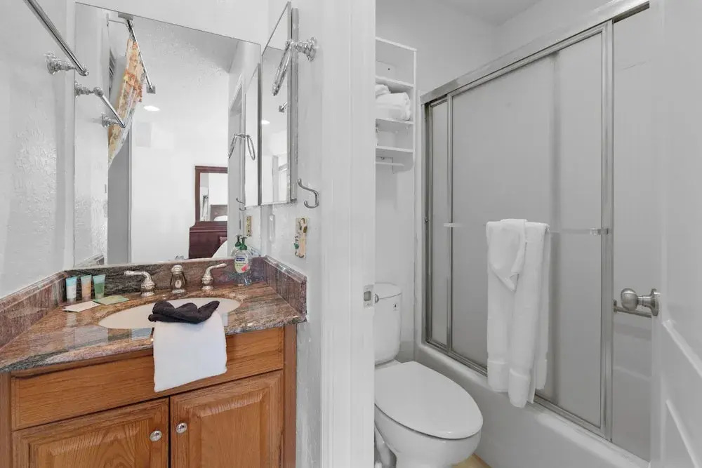 Lakeview Condo