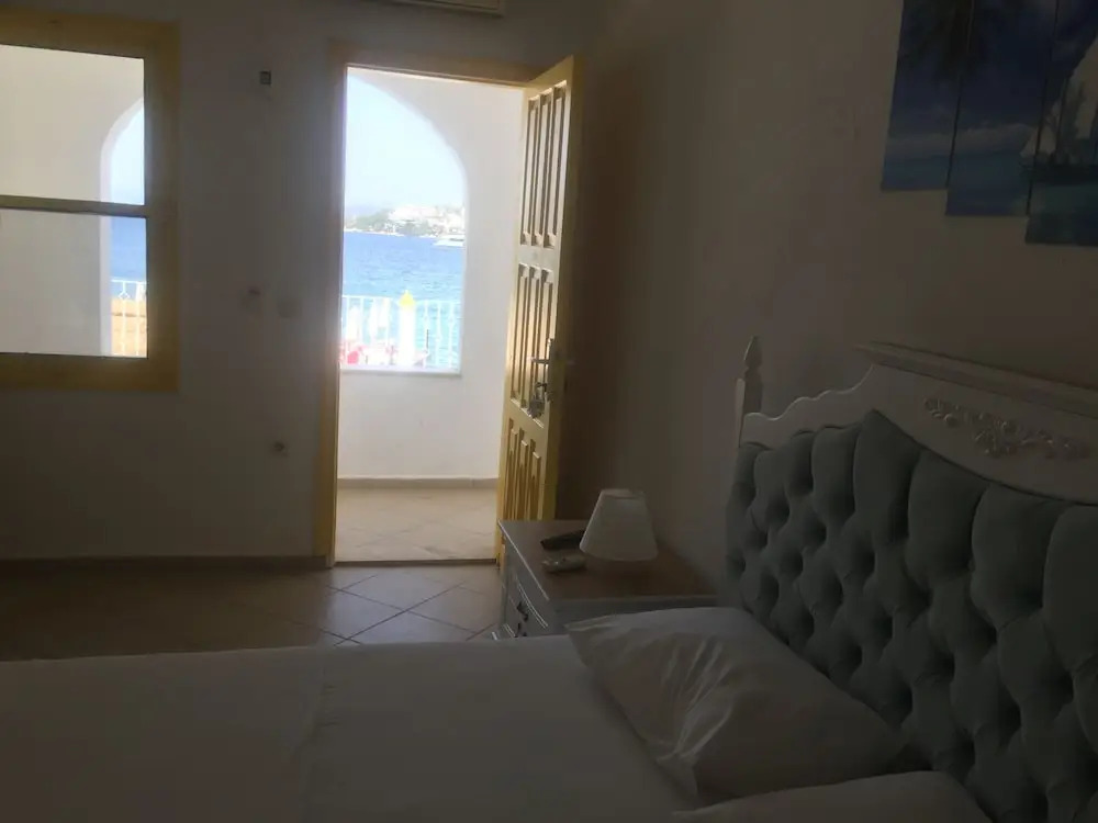 Estrella Beach Hotel