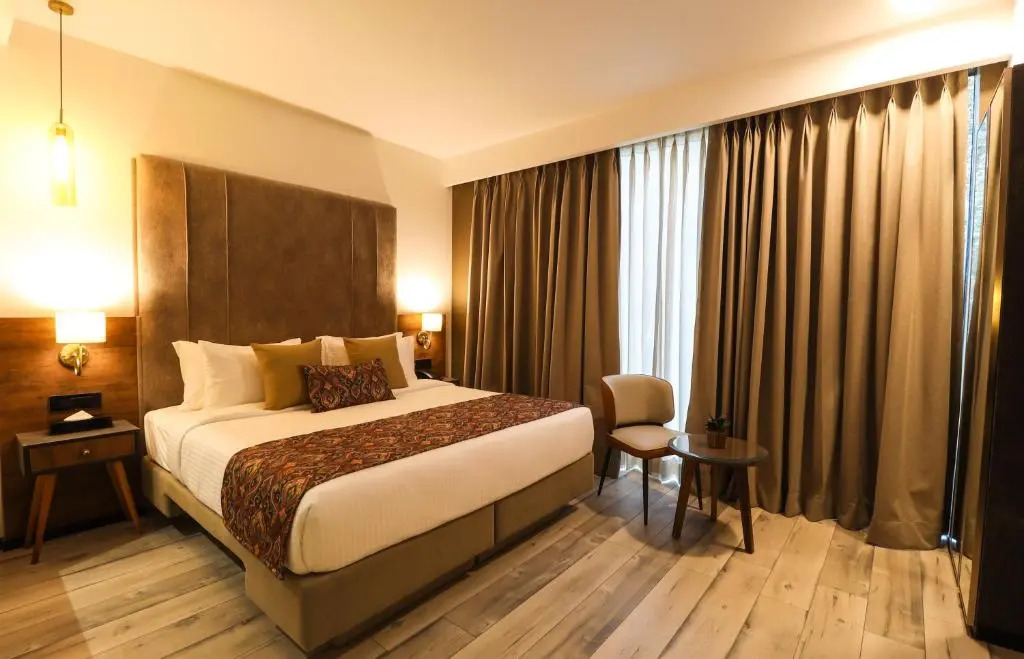 Hays AIR By Ahuja Residences - Golf Course Ext Road & Sector 51
