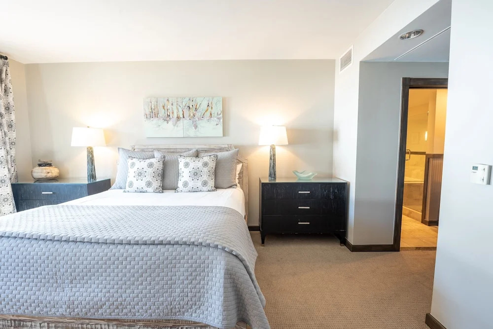 Three Bedroom Mountain Chic 6th Floor Penthouse with Amazing View 3 Condo - No Cleaning Fee! by RedAwning