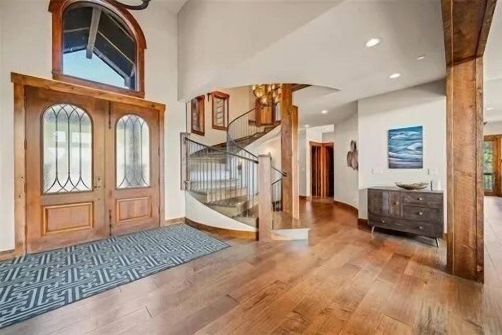 Mountain Oasis Dreams, 7 bedroom home with Hot tub, New listing! 8 Home by RedAwning