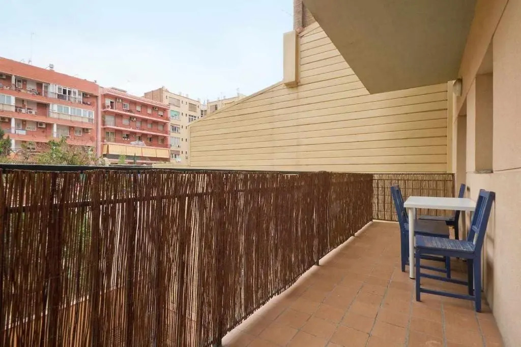 Comfortable 4 rooms 2Bath w balcony