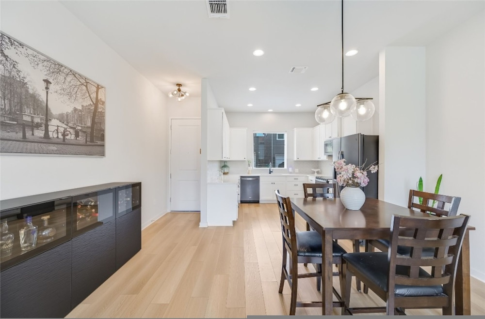 Spacious 2BR Flex Room Home Near Tech Campuses