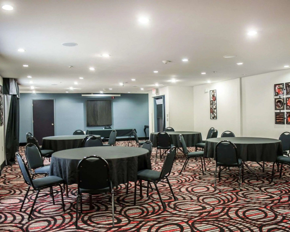 Comfort Suites Nashville Airport - BNA