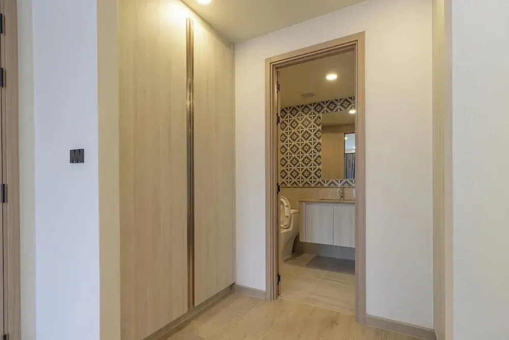 New Condo w Pool Gym Beach Nearby C247
