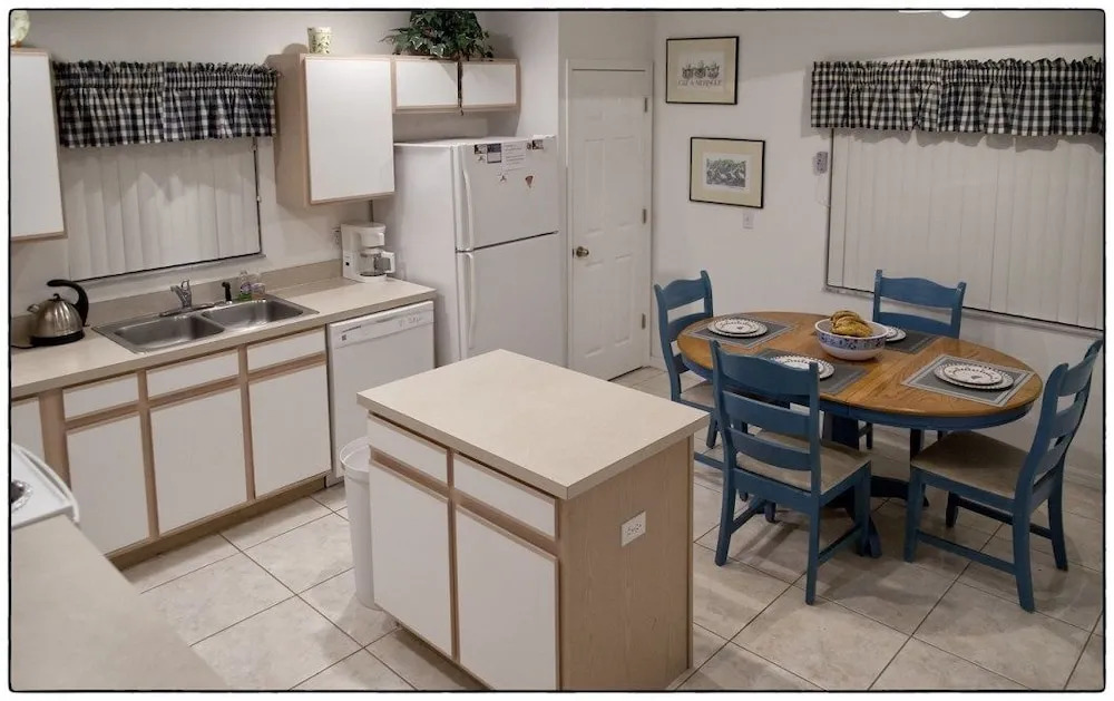 Ov969 - Hampton Lakes - 4 Bed 3 Baths Villa