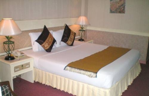 Royal Pacific Hotel