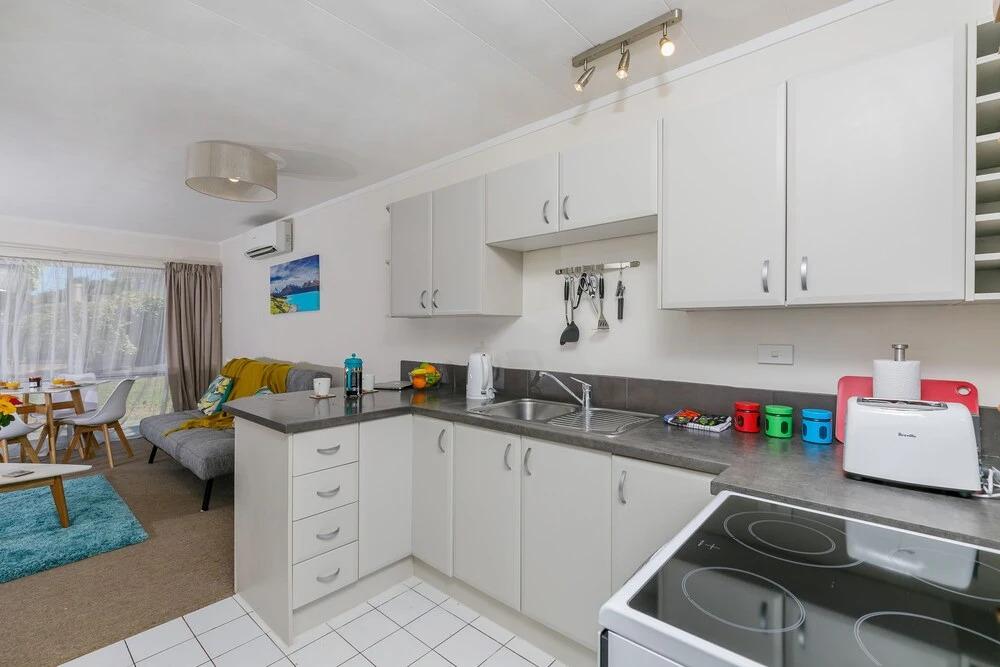 Super 2 bed flat in Remuera