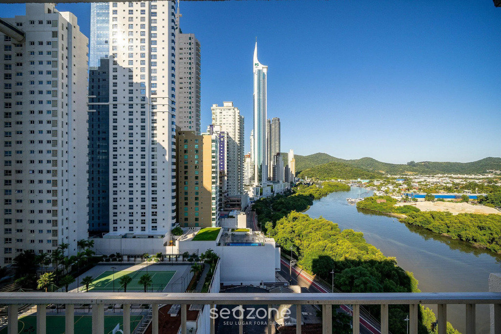 Apto 2Q 100m da praia em Balneário Camboriú ESD143