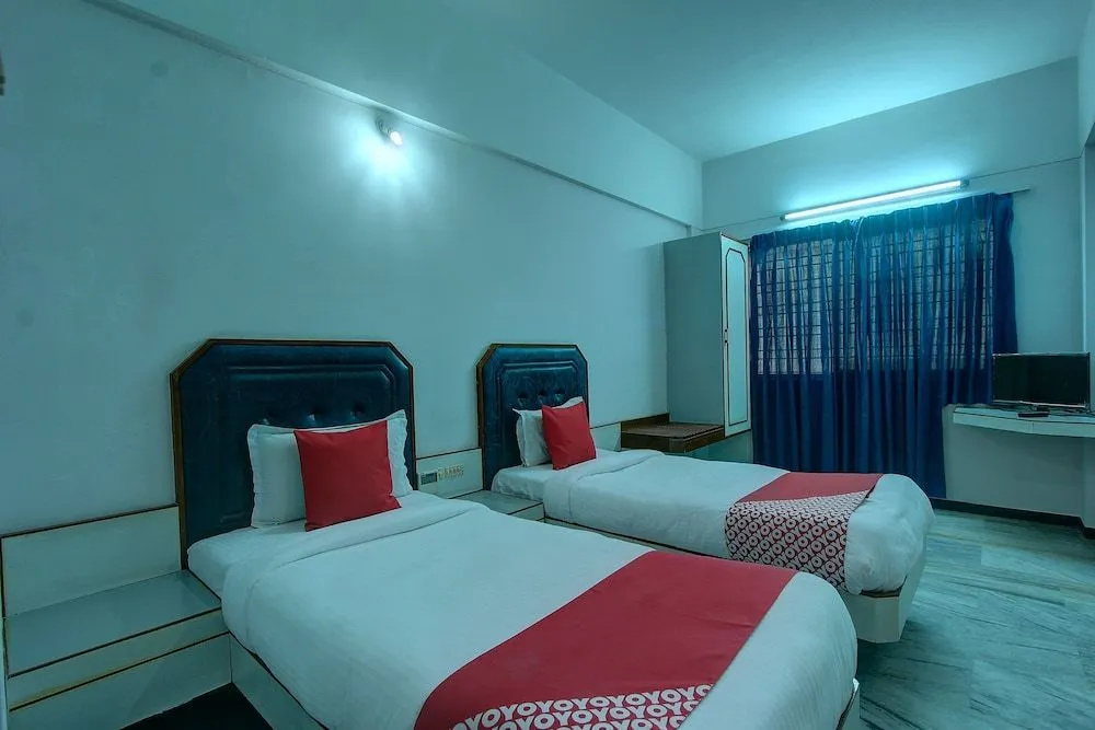 OYO 24579 Flagship Hotel Padmam