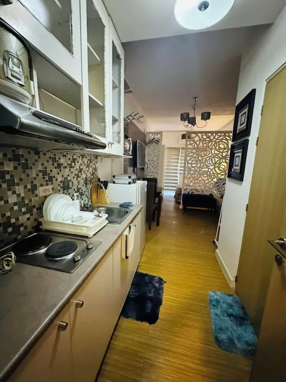One Bedroom WBalcony Near Bgc Netflix