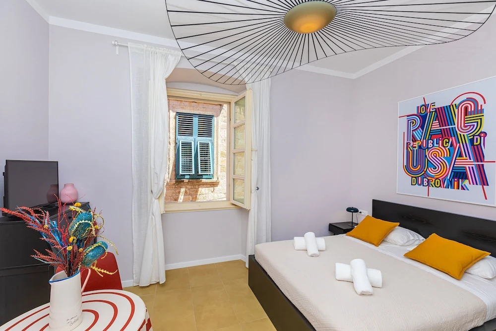Cap Rooms