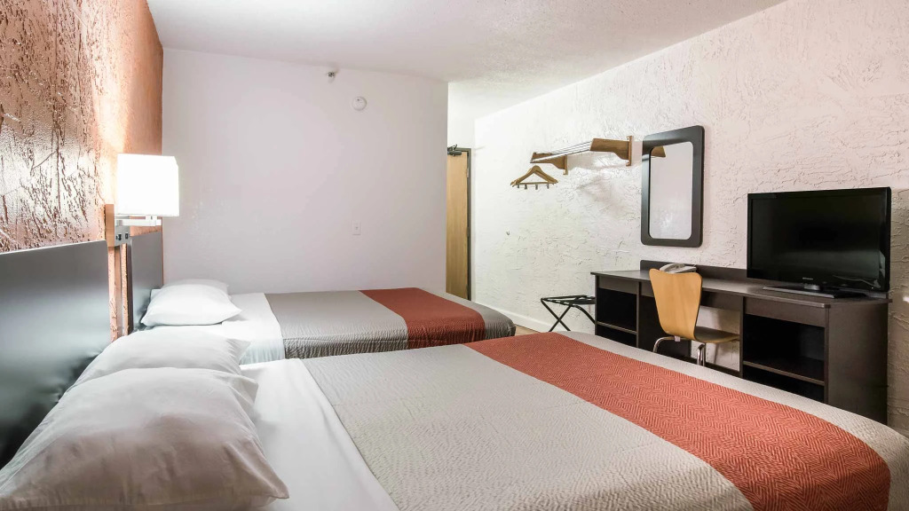 Motel 6-Naperville, IL