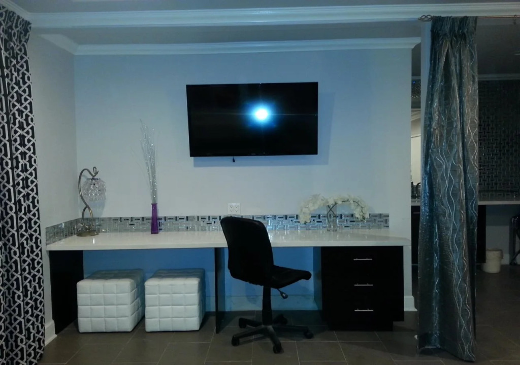 Hollywood VIP Hotel