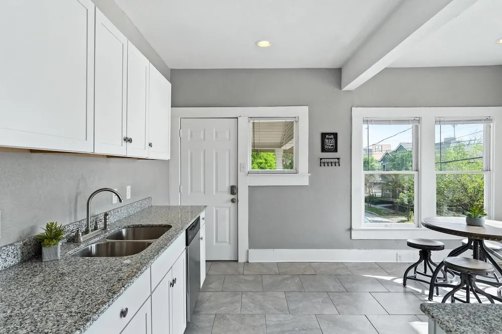 River City Retreat Best Location, Sleeps 4!