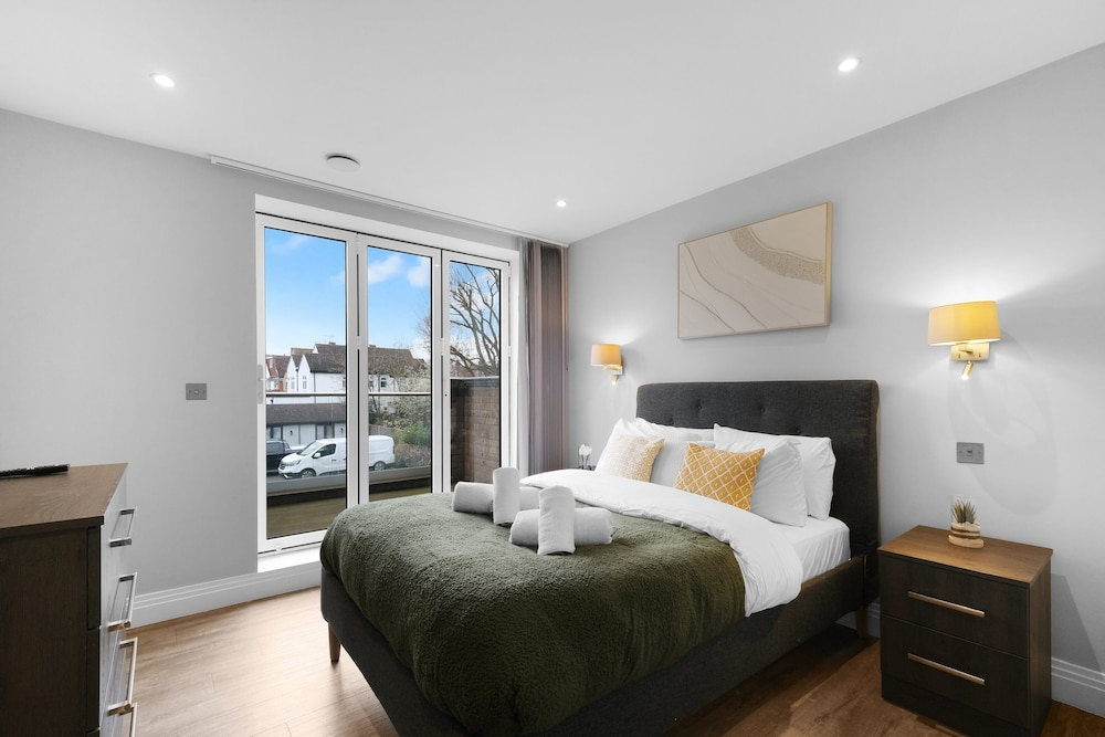 The Isleworth 2BR 2BA with Gated Parking & Balcony
