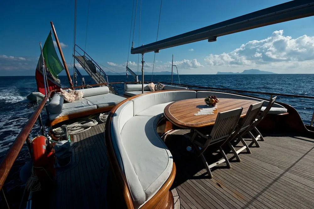 Plaghia Boat & Breakfast