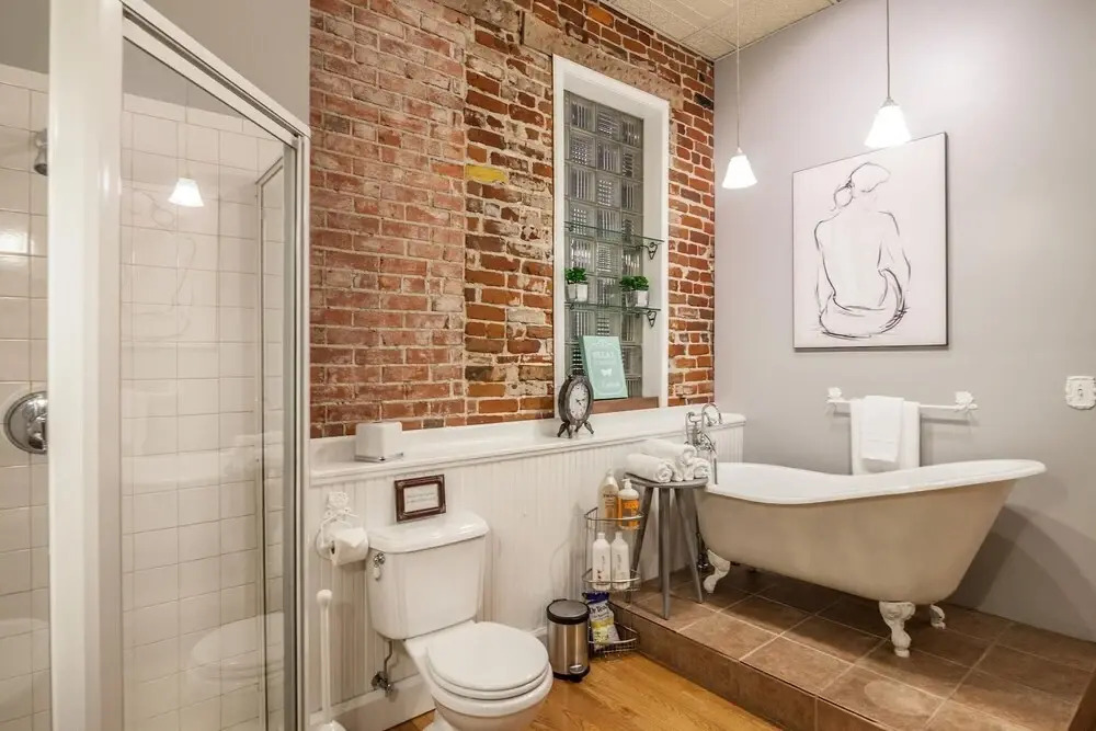 FireHouse Alley Elegant Loft-Style Retreat